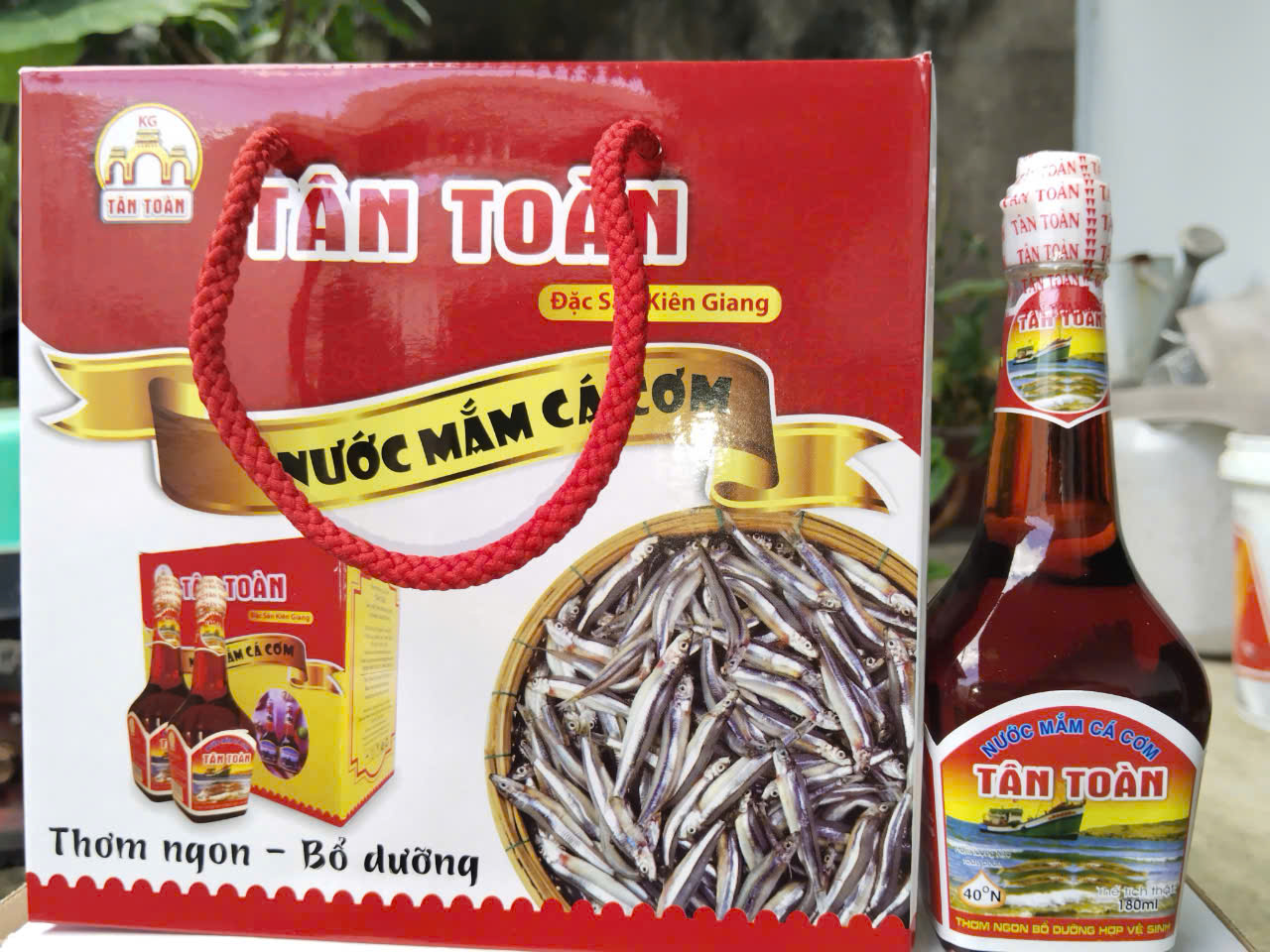 Nước mắm Tân Toàn hộp 6 chai thủy tinh 40° đạm (180ml/chai) (giá chưa bao gồm VAT)